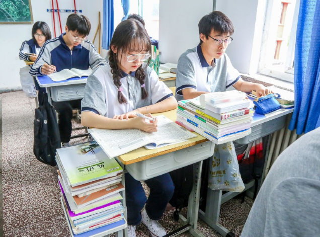 高水平校园职业安排“三组长”制围绕教育要害要素进行体系变