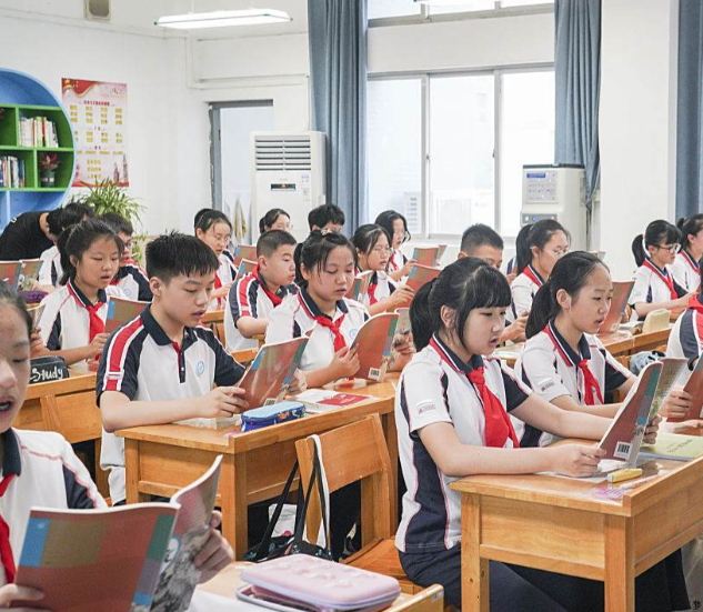 全班读盘古开天地时几乎所有人都为盘古的伟人献身精力惊叹